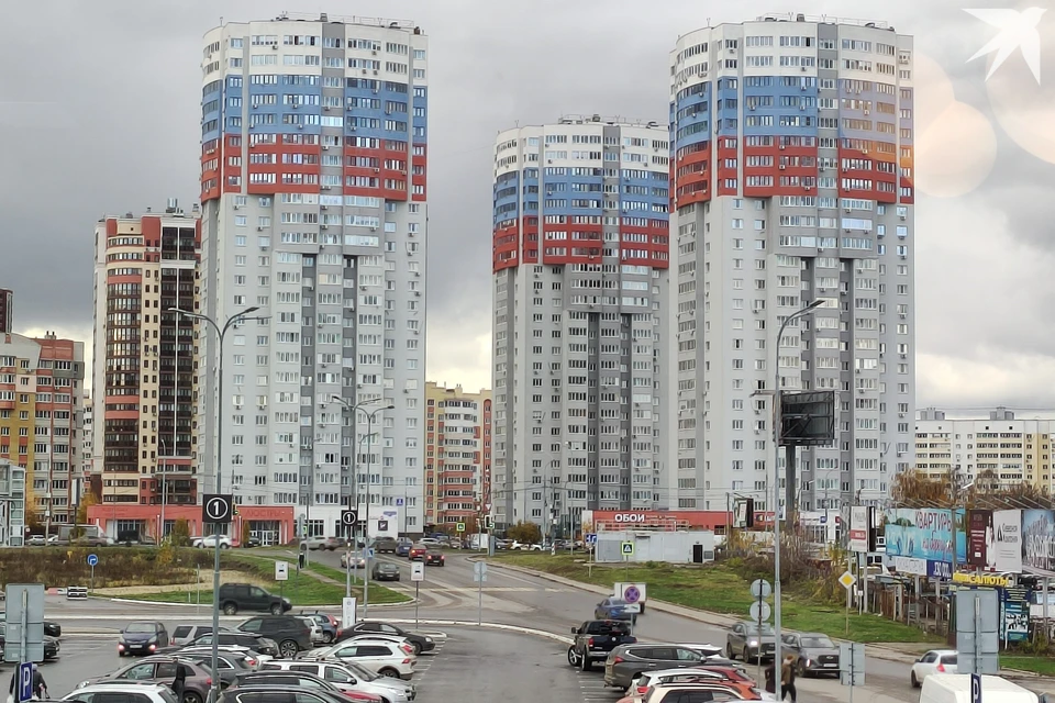 Подрядчики ремонтируют фасад одного из домов. Фото из архива "КП-Рязань".