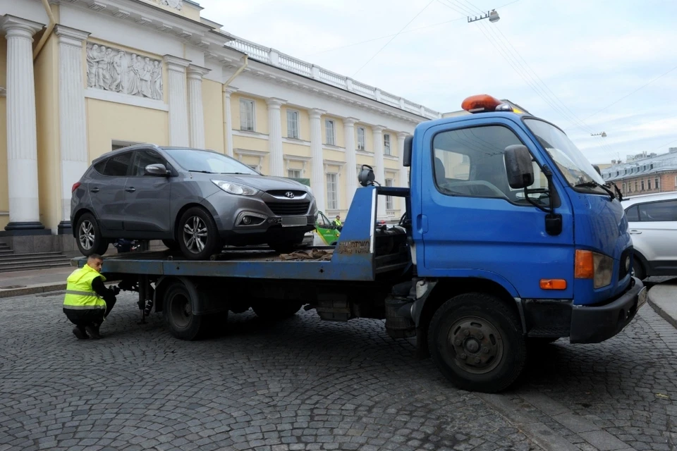 Водители-иностранцы научились не платить за парковку в центре Петербурга.