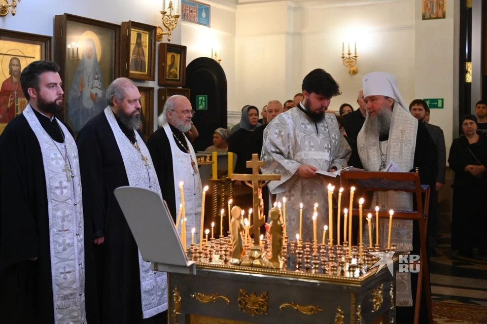 Панихиду провели в храме "Большой Златоуст"
