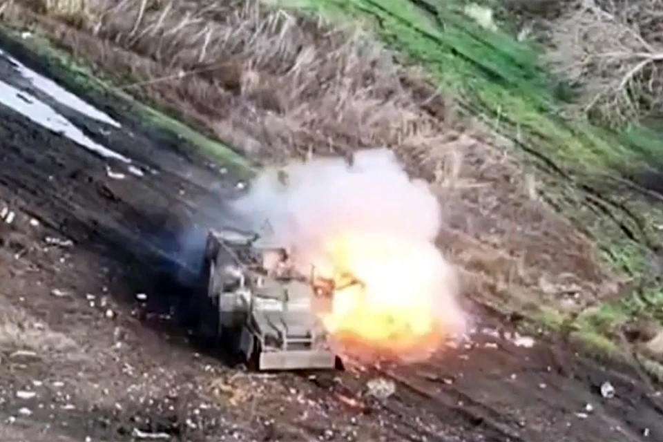 Операторы ударных БПЛА успешно ликвидируют военную технику