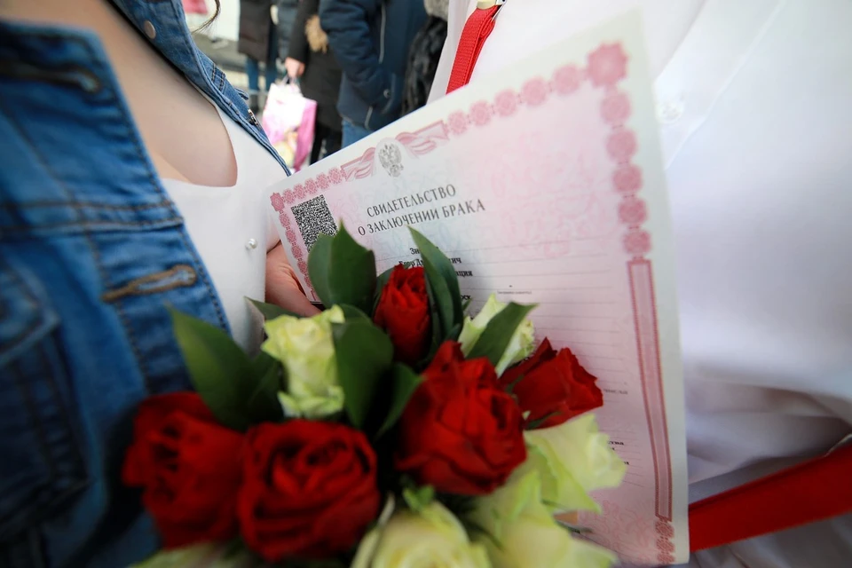 В столице Тувы молодожены за безалкогольную свадьбу получили 100 тысяч рублей