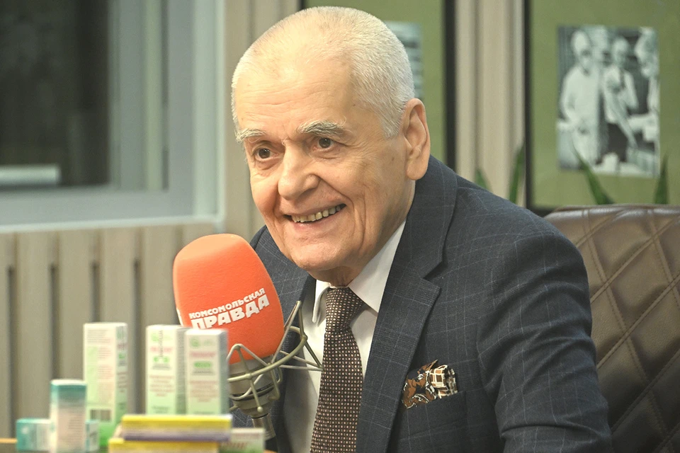 Геннадий Онищенко Академик РАН, Герой Труда ДНР - с политобозревателем «КП» Гамовым - в канун Дня медицинского работника.