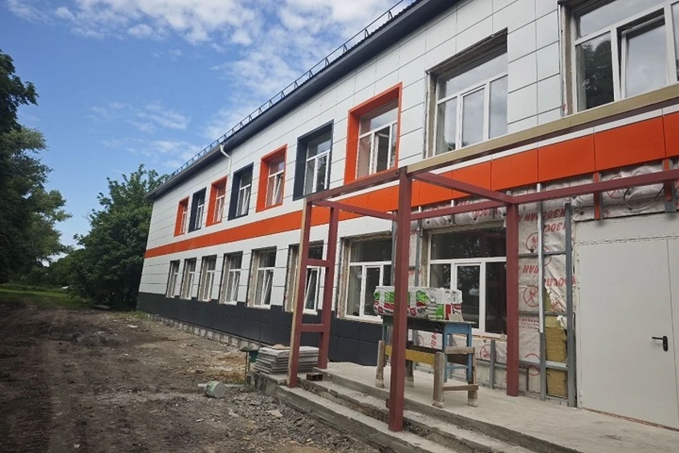В городском округе Докучаевск ремонтируют школу и центр духовного развития. Фото: Александр Качанов