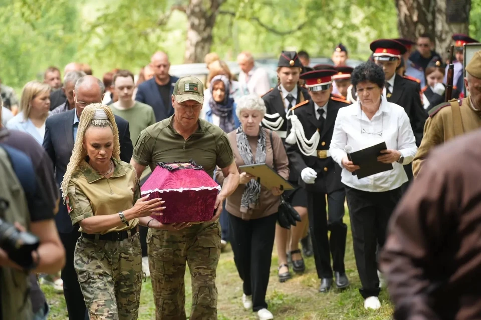Земле придали останки Ивана Червякова. Фото: администрация Томского района Томской области