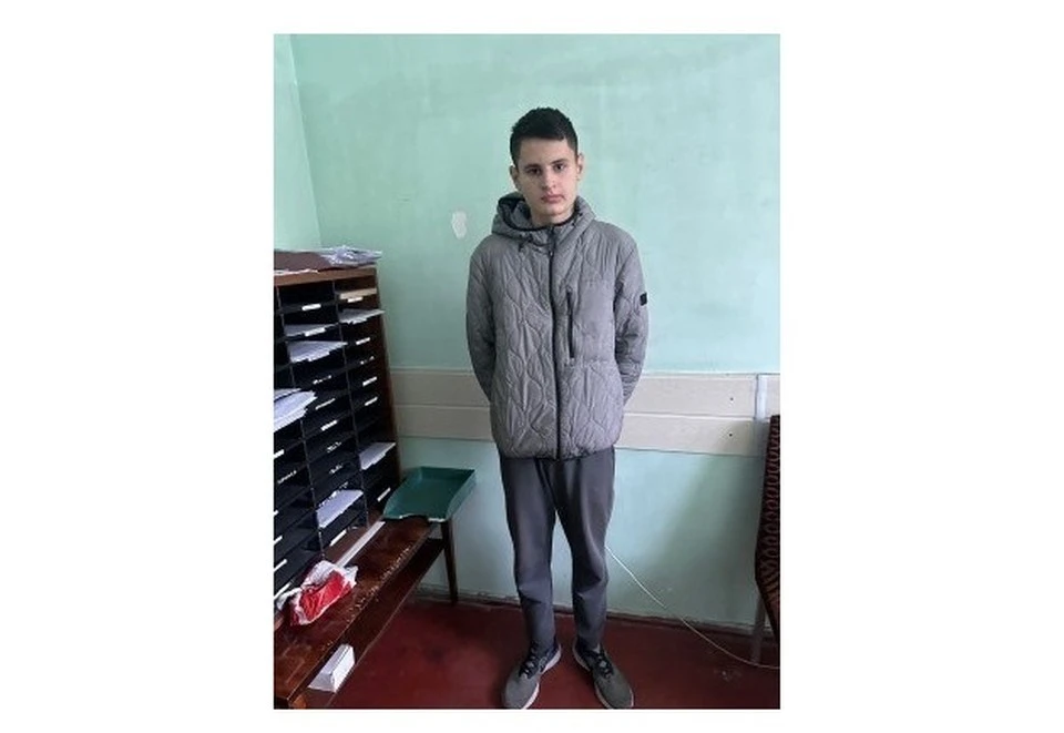Был одет: черные джинсы, черная футболка, серые кроссовки, сумка через плечо черного цвета. Фото: Пресс-служба полиции Севастополя, t.me/umvd_92