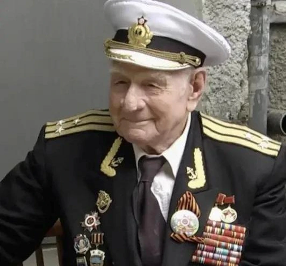Николай Емельянович не теряет бодрости духа. Фото: канал Михаила Развожаева в MAX