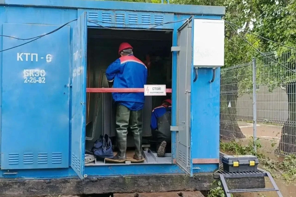 После того как уровень воды снизился, специалисты оперативно провели ревизию всего электросетевого оборудования