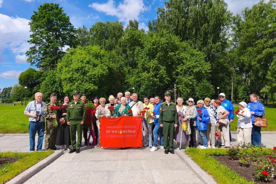 В Петербурге почтили память героев в День памяти и скорби. Фото: МОПД «ВЕЧНО ЖИВЫЕ».