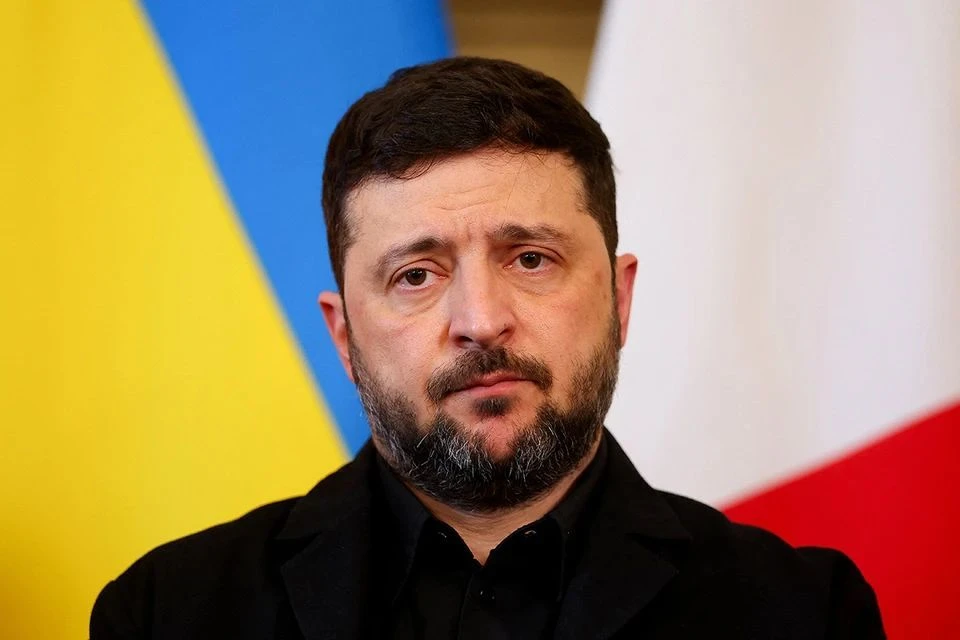 Зеленского обложили со всех сторон: Киев больше не может ставить условия