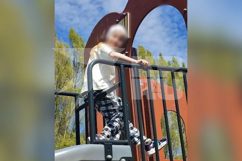 Бутылка с неизвестным веществом упала в ноги маленькой девочке фото: предоставлено "Комсомолке"