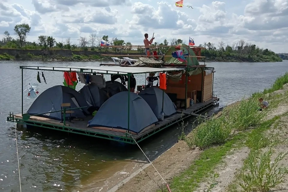 Путешествовать по Дону можно и на плоту.