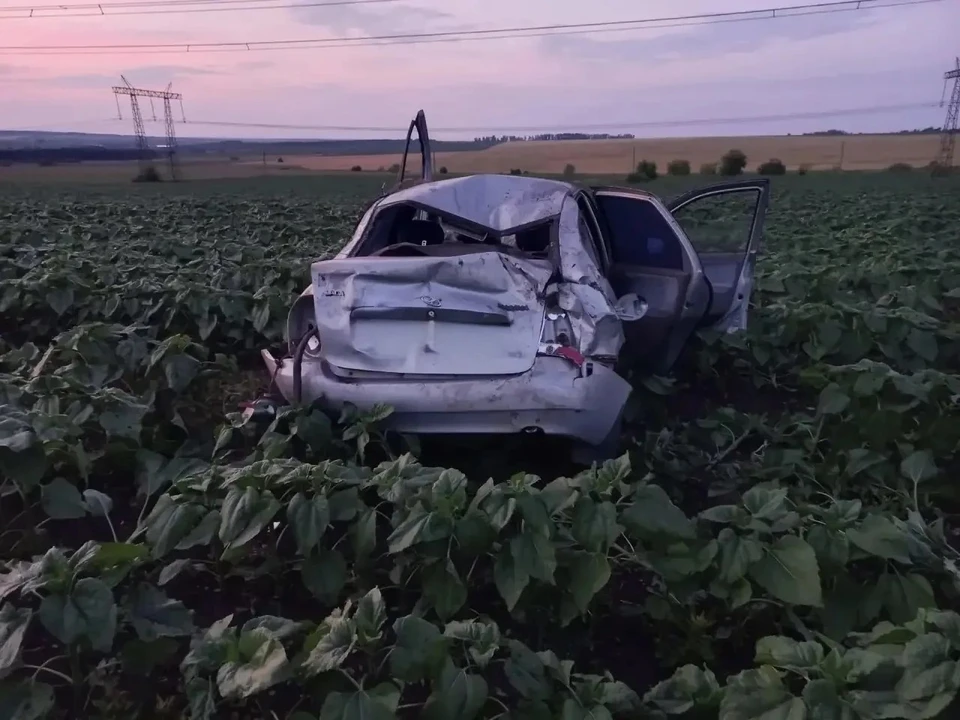 Две пассажирки легковушки попали после ДТП в больницу / Фото: Центр по делам ГО, ПБ и ЧС