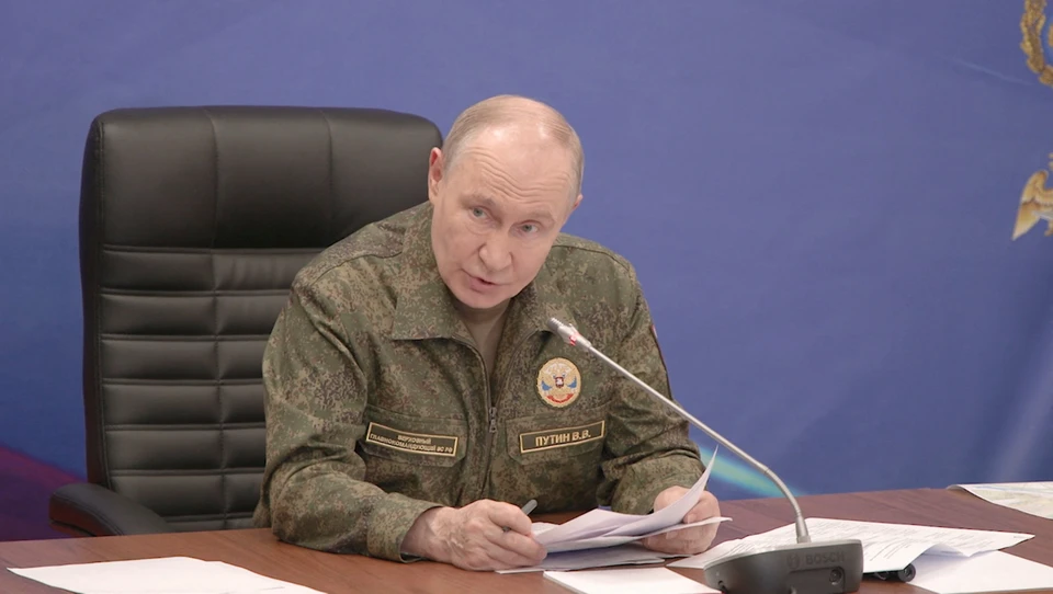 Президент РФ Владимир Путин в военной форме на совещании об освобождении Константиновки