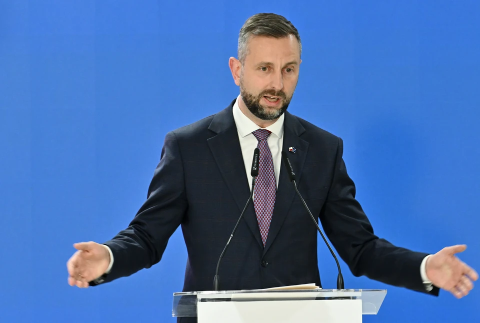 Глава МО Польши Косиняк-Камыш обвинил прошлый кабмин в лицемерии по Украине. ФОТО: DAMIAN BURZYKOWSKI/Keystone Press Agency/Global Look Press