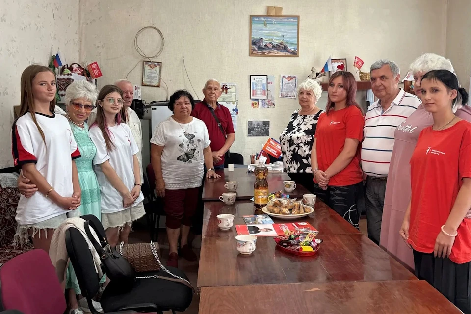 На память о встрече были сделаны памятные снимки Фото: Движение Первых ХО