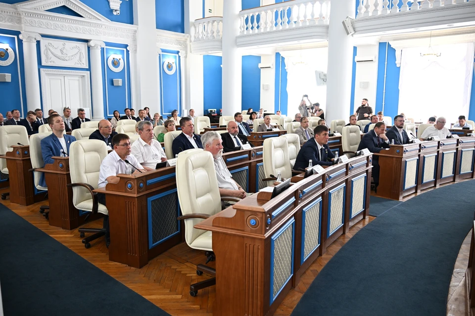 Депутаты провели последнее перед каникулами заседание. Фото: пресс-служба Заксобрания Севастополя