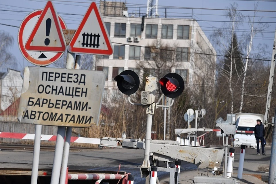 Движение машин через железнодорожный переезд во Владивостоке частично ограничат