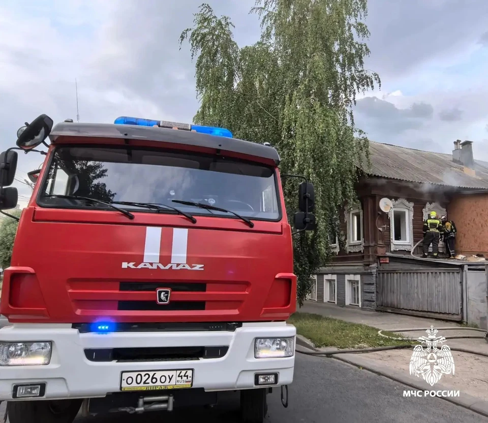 Фото: пожар на Долматова/ГУ МЧС России по Костромской области