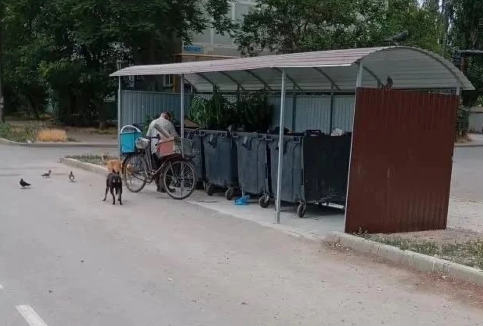 В городе делают новые площадки для контейнеров. Фото - канал МАХ Сергея Золотарева
