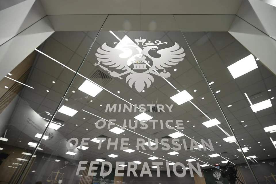 Министерство юстиции пополнило реестр экстремистских материалов, включив туда одну песню.