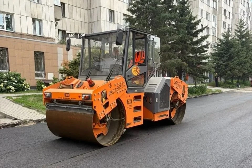 Дорожники успели обновить уже более 66,8 тысяч квадратных метров дорог и тротуаров
