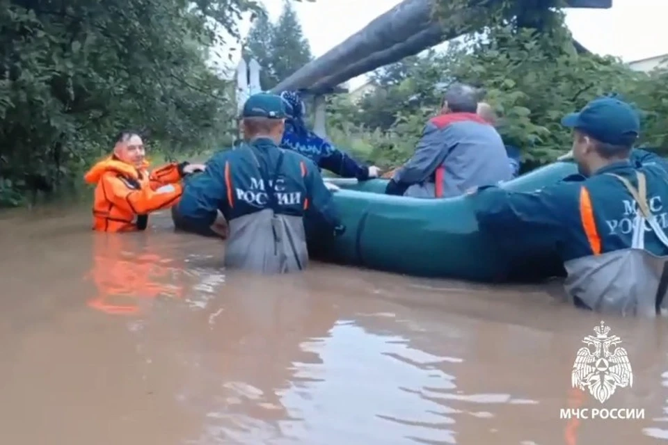 Жителей эвакуировали. Фото: скриншот видео МЧС Удмуртии