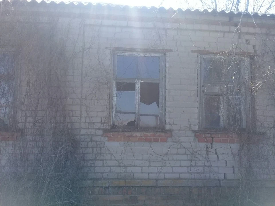 В селе Гора-Подол посечены окна и забор.
