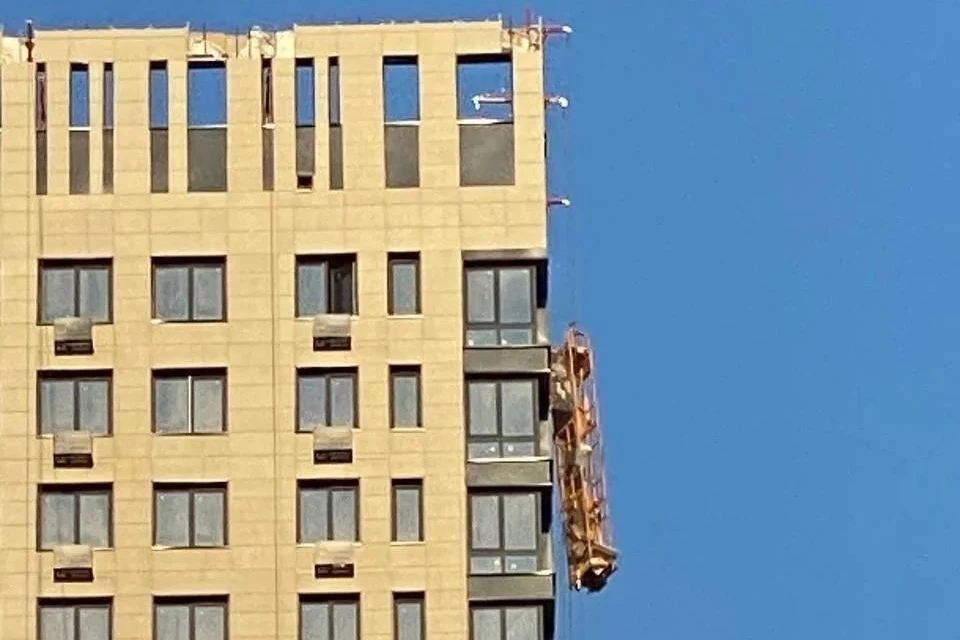 Строительная люлька оборвалась на уровне 24 этажа. Фото: предоставлено «КП»
