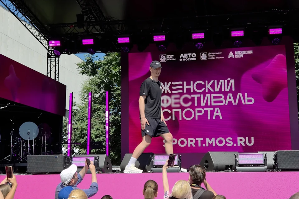 Ждать Матвея Сафонова не пришлось - пришел вовремя и с ходу начал тренировку