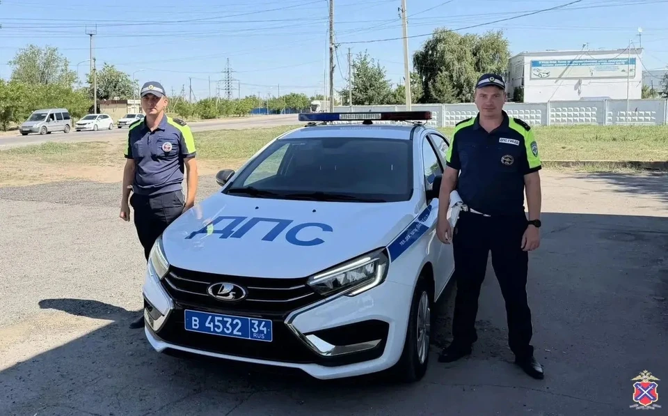 Гаишники помогли таксисту добраться до больницы