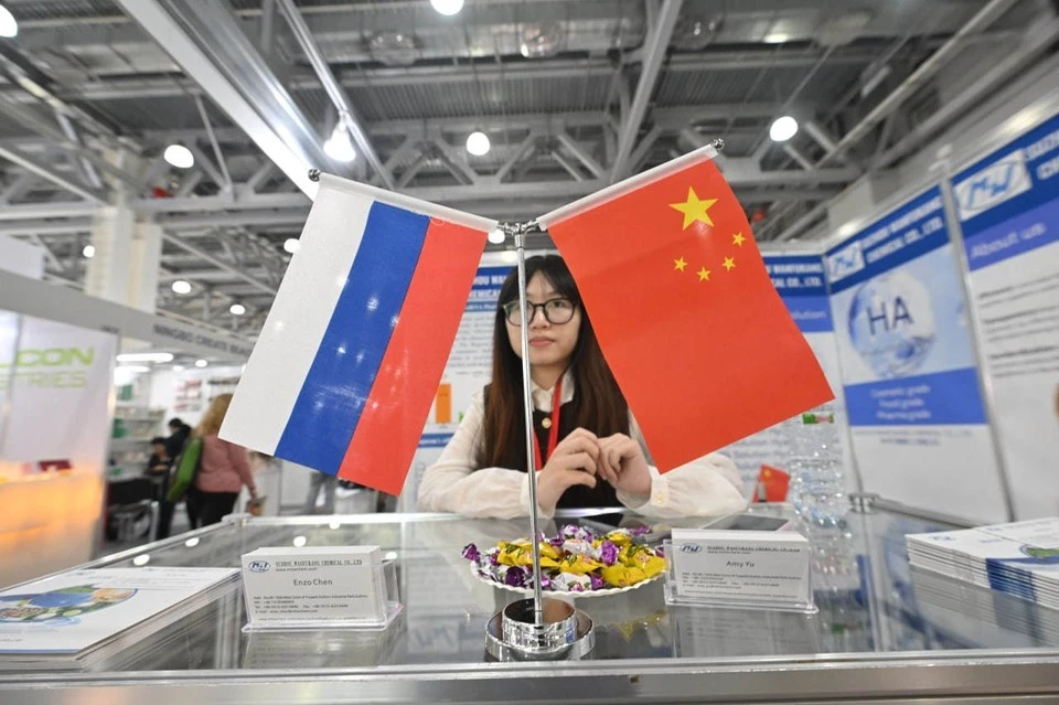 Китай продлил безвизовый режим для россиян до конца декабря 2027 года