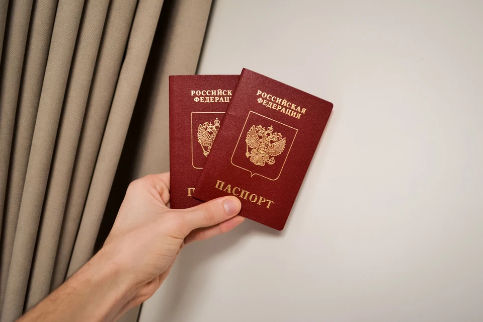 Два жителя Новосибирска лишились российского гражданства.