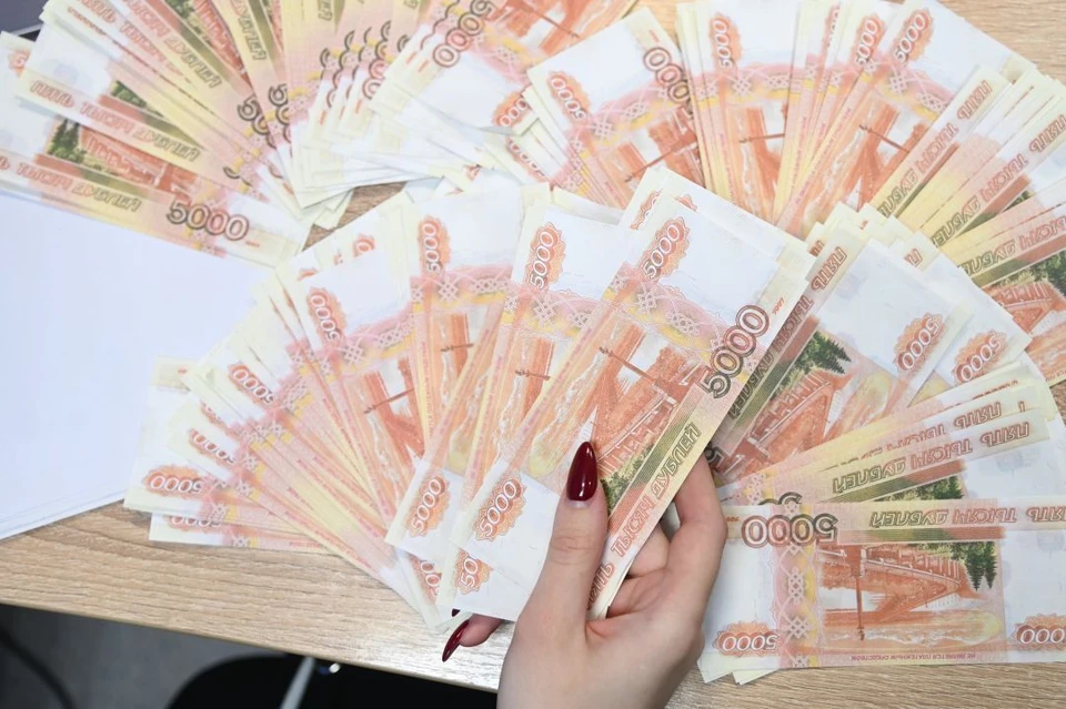 Летняя подработка школьников и студентов не повлияет на право семьи на единое пособие