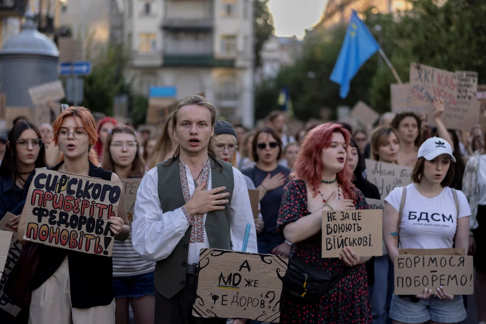 Протесты после отставки Федорова охватили 11 городов Украины