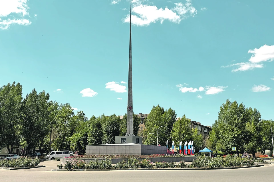 Легендарный 30-метровый «Шпиль» снова сияет в Алчевске.