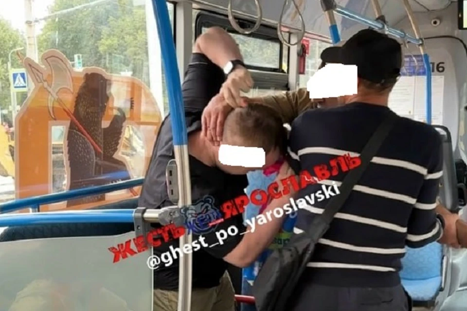 Скандал в автобусе. Фото: телеграм-канал Жесть Ярославль