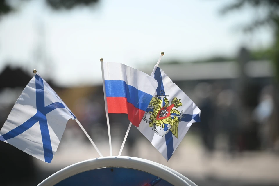 На мероприятии выступят известные артисты и лучшие военно-морские ансамбли из разных регионов страны.