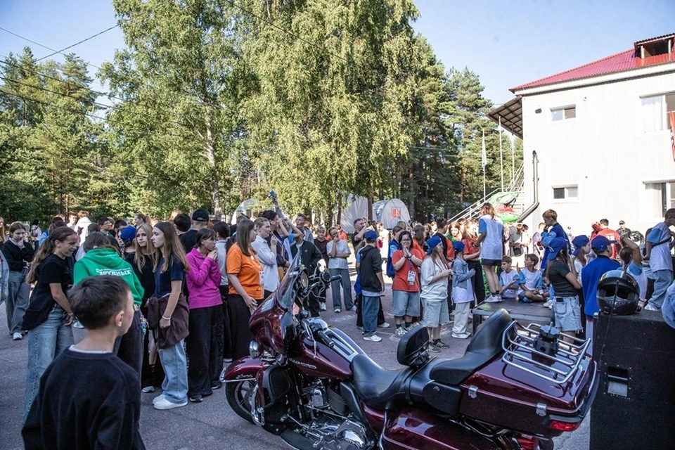 Школьники Мариуполя побывали на байк-фесте «Байкеры - детям 2026» в Петербурге. Фото: Портал «Возродим Донбасс»
