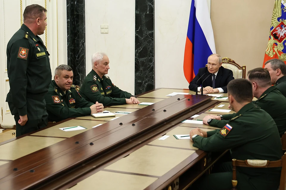 Президент РФ Владимир Путин во время встречи с руководством Министерства обороны РФ. Фото: Александр Казаков/пресс-служба президента РФ/ТАСС