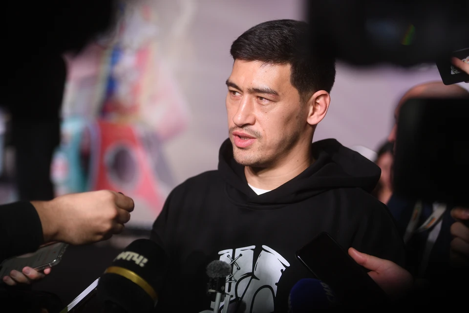 Абсолютный чемпион мира по боксу среди профессионалов Дмитрий Бивол прибыл в Благовещенск