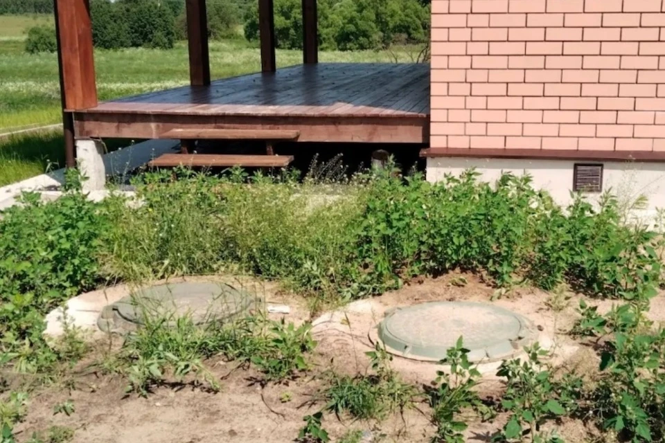 Инспекторы вынесли предостережение собственнику участка в Михайловском до факта загрязнения почвы. Фото: Минприроды Тверской области.