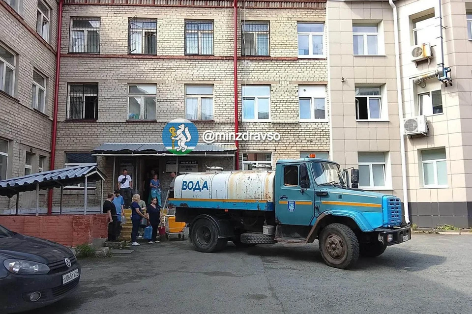 К медицинским учреждением был организован подвоз воды. Фото: Минздрав Свердловской области