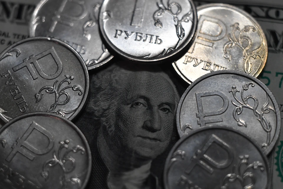 Профицит внешней торговли РФ за июнь увеличился на 4,281 миллиарда долларов в сравнении с июнем 2025 года