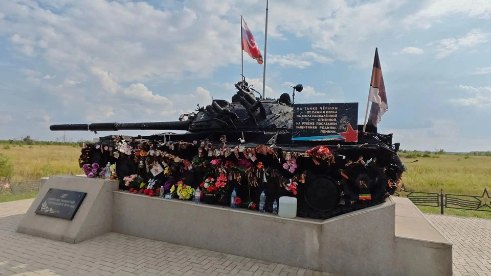 Легендарный "Черный танк" в поселке Хрящеватое.