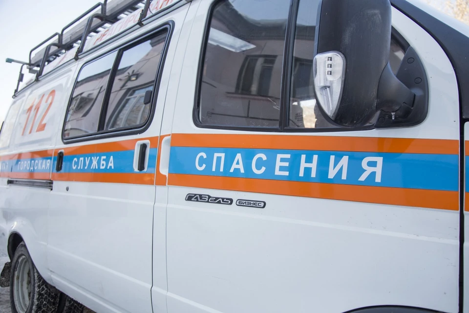 Когда спасатели вскрыли входную дверь, то обнаружили, что вся квартира была в следах крови.
