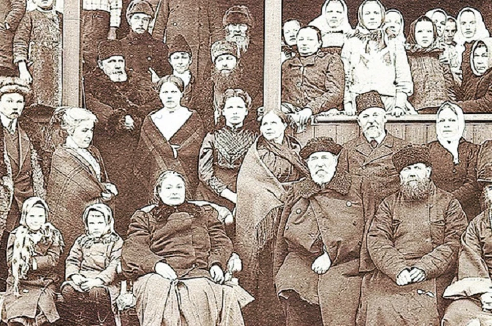 Сушигорицы, 1914 год. Софья Кочурова в центре, в кресле. Фото: https://itogi.lpgzt.ru/
