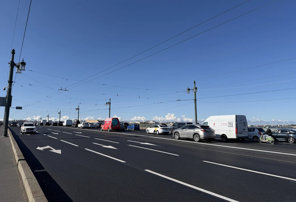 В дальнейшем планируют обновить покрытие тротуаров. Фото: Смольный
