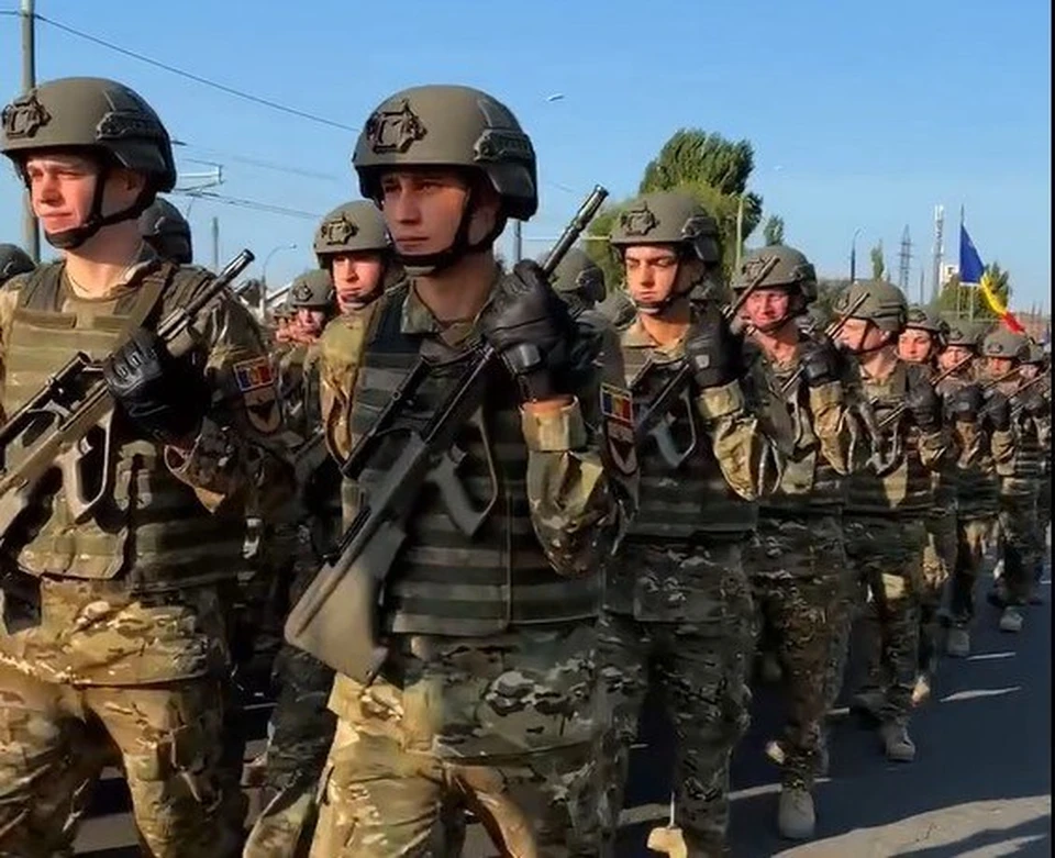 Дорого водителям обходится репетиция парада. Фото: Минобороны