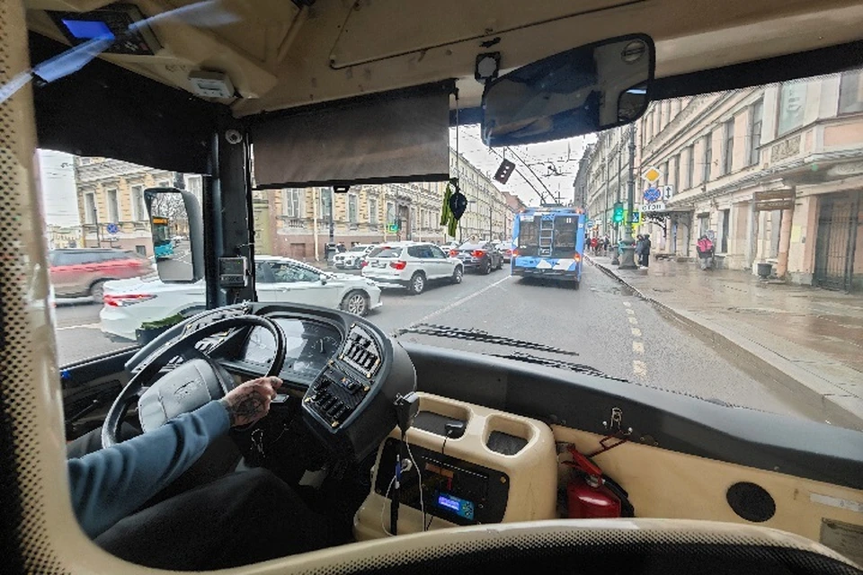Мужчина отстранен от управления транспортным средством, а автобус передан другому водителю.