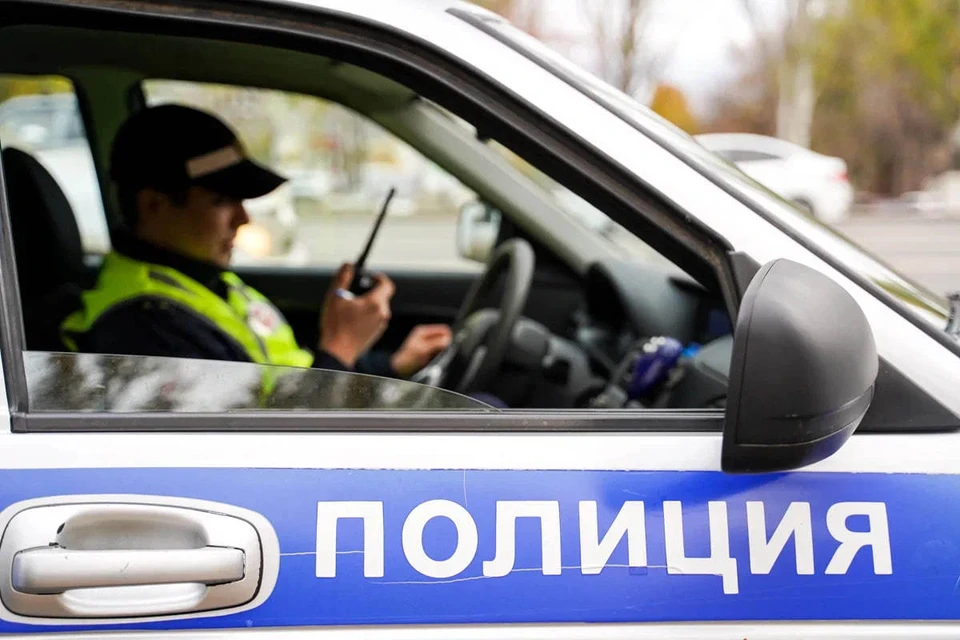 Полицейские отдельного батальона ДПС обратили внимание на предъявленное удостоверение, которое вызвало у них подозрение